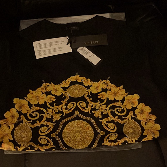 (BFS)Versace Multi-Baroque t shirt(SALE) - Picture 2 of 10